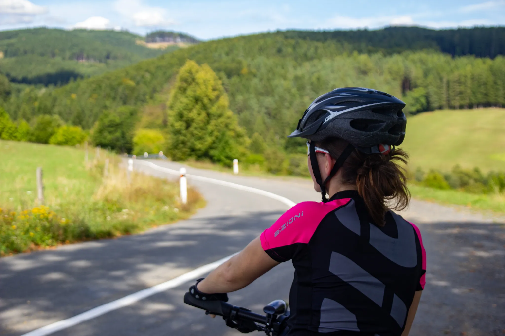 Na kole po Závrší