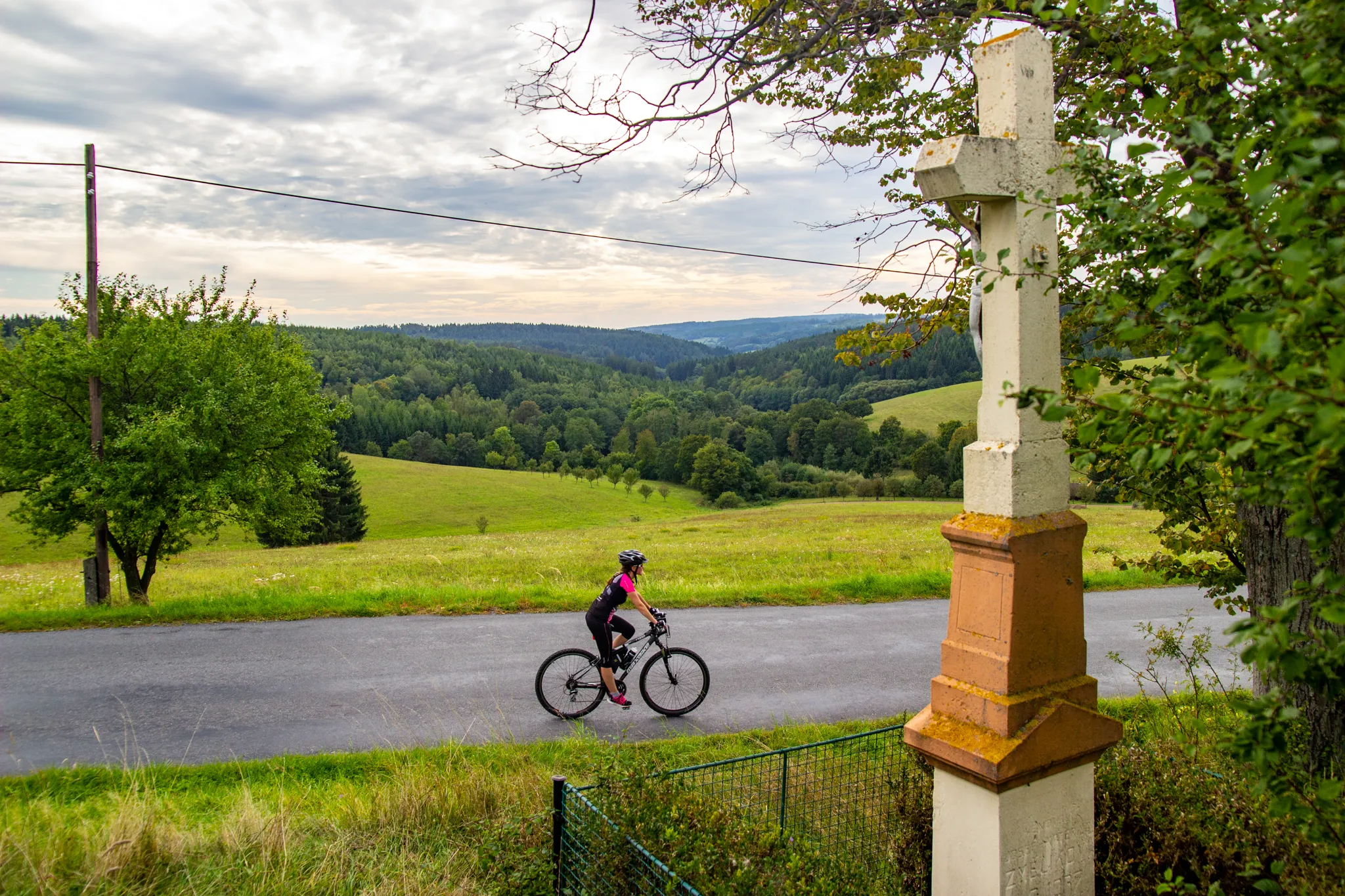 Na kole po stopách války