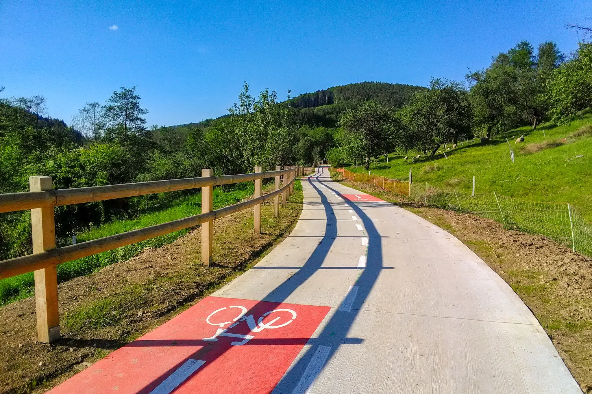 Na kole po Závrší