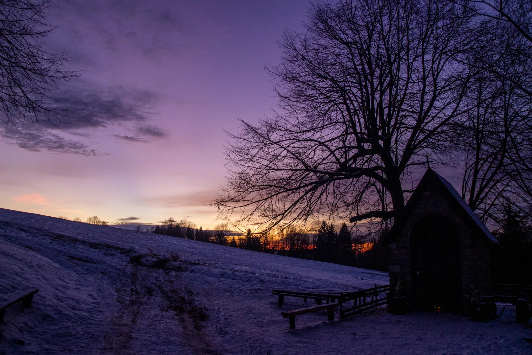 Za výhledy zimního Závrší a Vršatských bradel