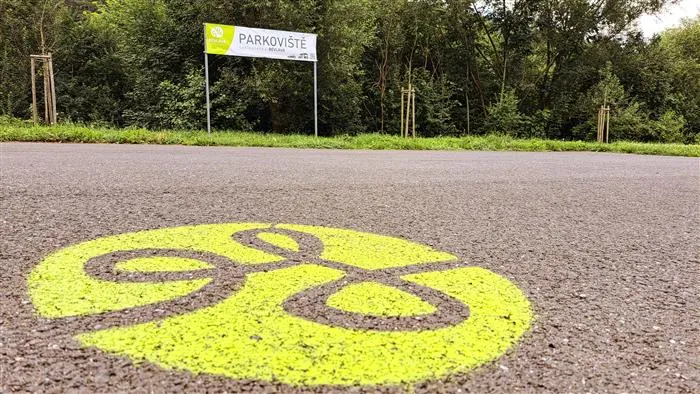 Zaparkuj auto a hurá do sedel!