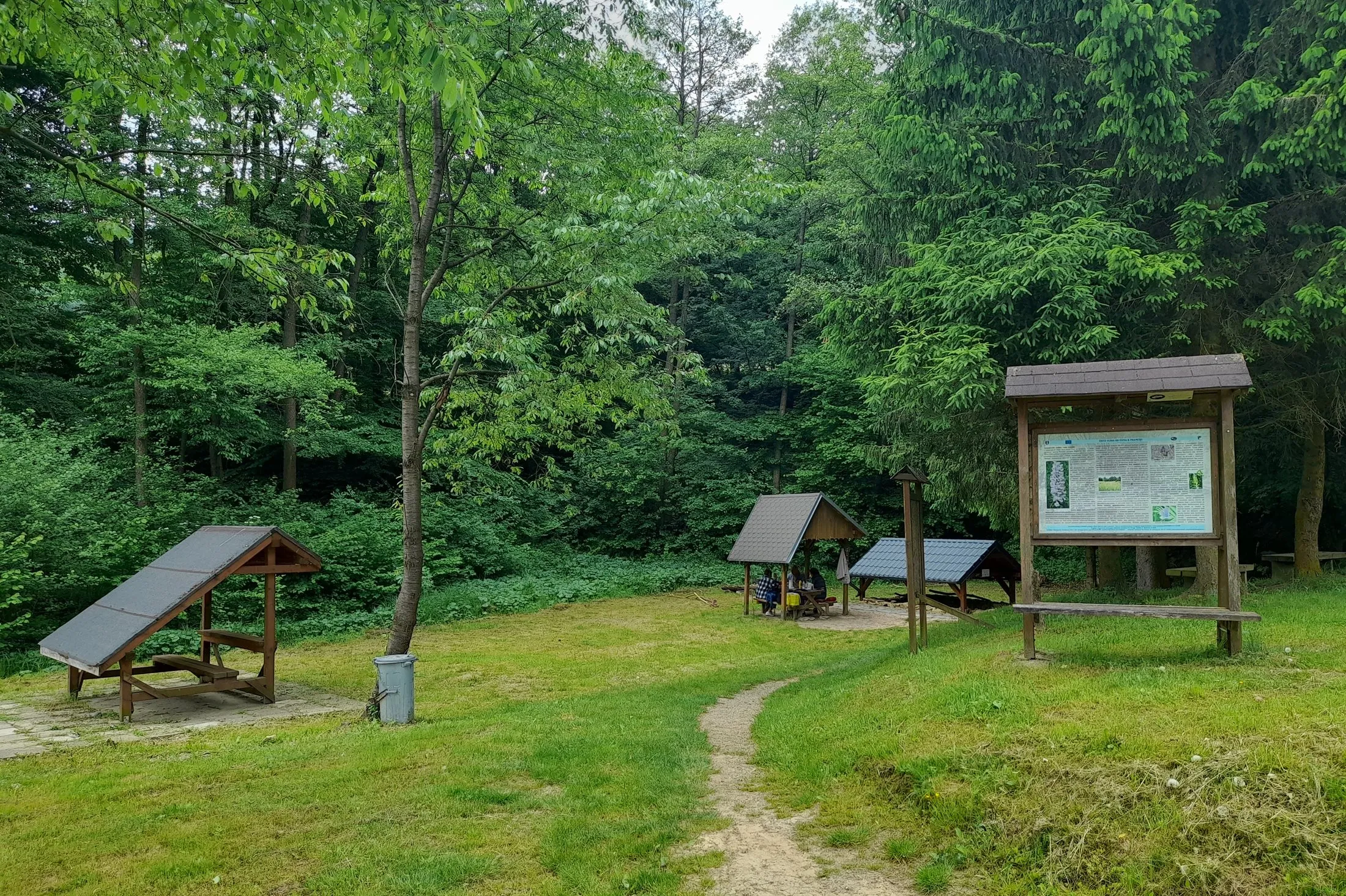 Na kole k vodopádu Dračia studňa