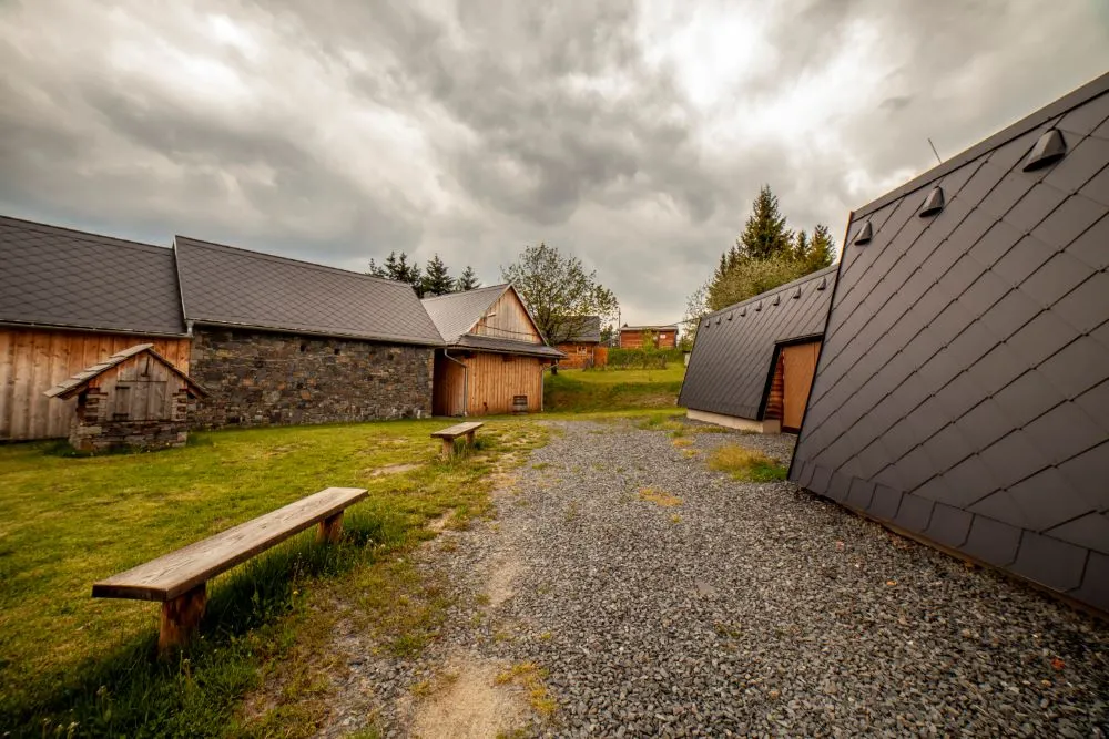 Na Lačnovské skály a Vařákovy paseky