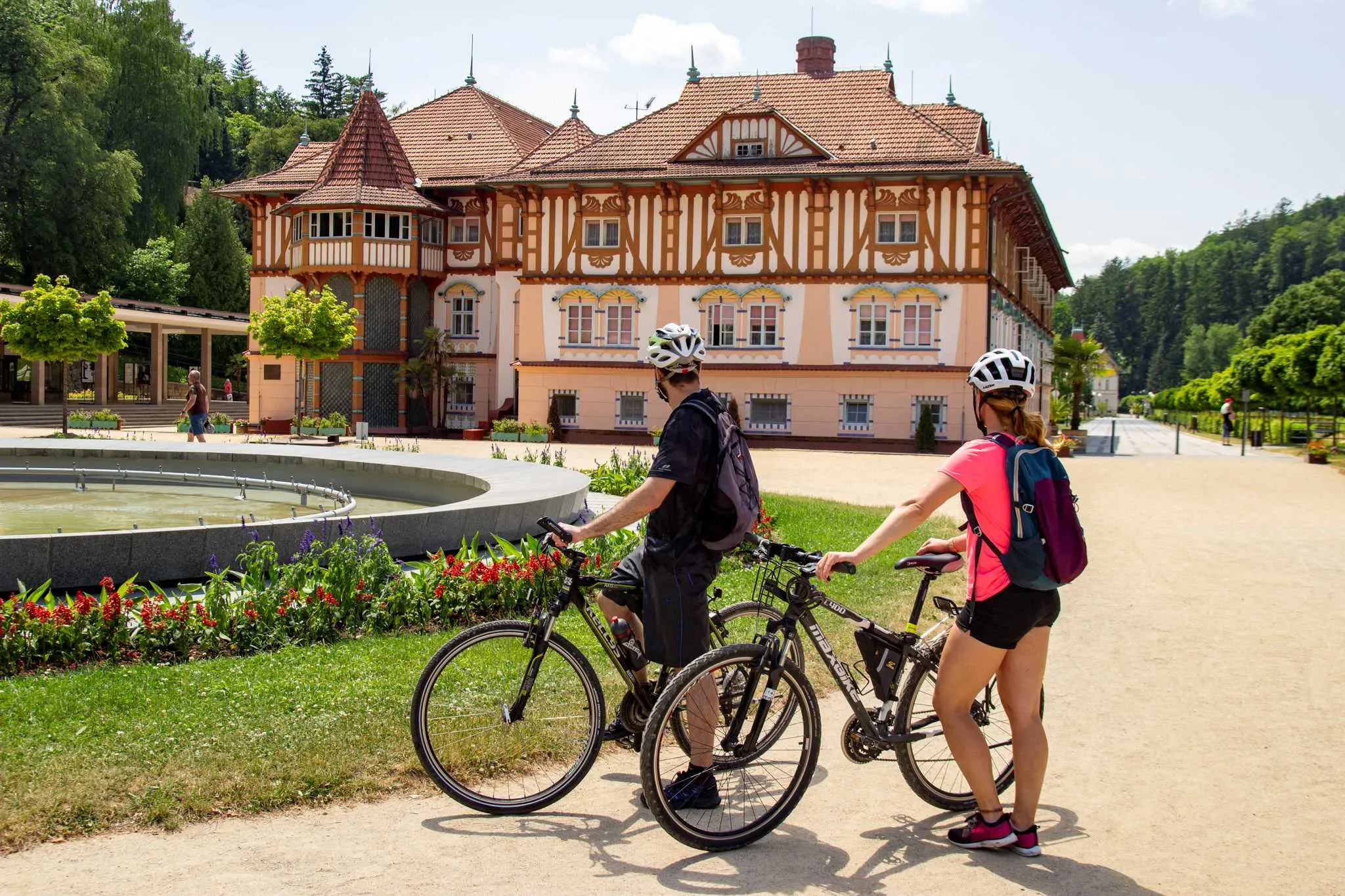 Na kole z Luhačovic na tajemný Klášťov
