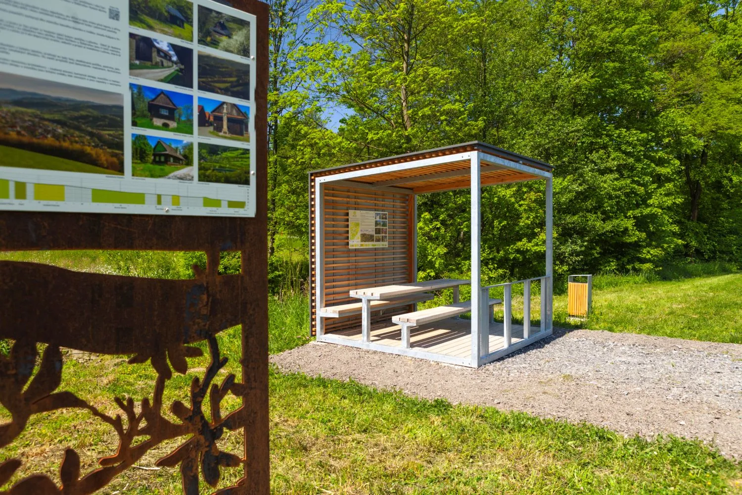 Infopanel a odpočívadlo na cyklostezce Bevlava